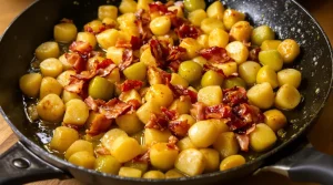 « Je la prépare en 10 minutes pour toute la famille » : ma poêlée poireaux-pommes-lardons ultra rapide du soir